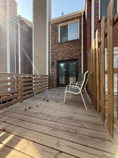 Nicely updated 3 Bed Townhouse, free parking unit 6 - 7