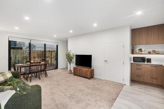 Secure Quiet CBD Townhouse Free Parking and EV - 6