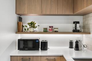 Secure Quiet CBD Townhouse Free Parking and EV - 1
