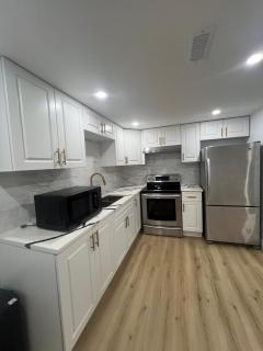 Cozy Private Basement Suite East Windsor - 9