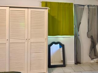 Studio Apartment near Friar's Bay beach - 7