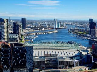 Water Views Melbourne CBD - WiFi - Netflix - 4