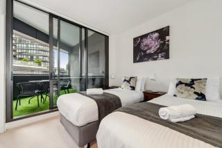 Melbourne Docklands Riverside Views - 2