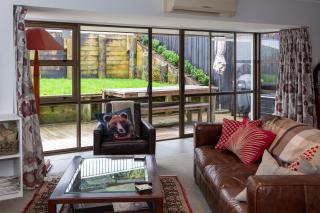 Sunny 3-Bed Family Home in Remuera with a Garden, BBQ & Free Parking - 2