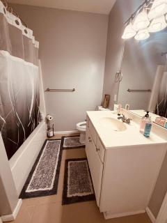 a cozy 2 bedroom 2 full bathroom home - 4