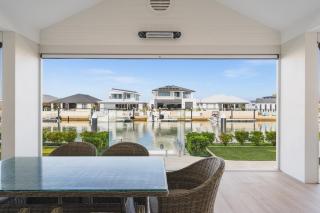 Canal Living with a Private Jetty - 9