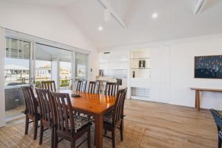 Canal Living with a Private Jetty - 4