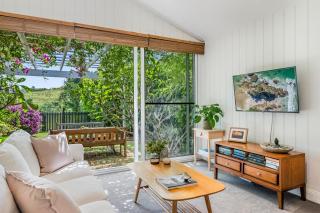 Guesthouse with Pool & Views Over Lush Green Hills - 3