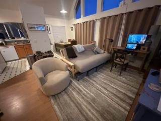 2BD 2BA cozy chalet Dog ok 1mi to clam beach quiet neighborhood - 6