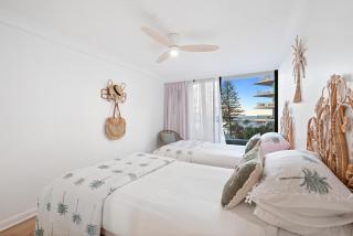 The Coconut Crib- Waterfront Burleigh Beach - 5