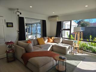 Beautiful Home with Parking Near Airport - 0