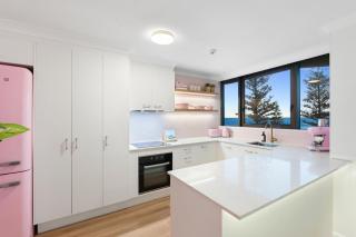 The Coconut Crib- Waterfront Burleigh Beach - 2
