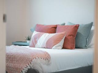 Amber Cove Cottage - 1