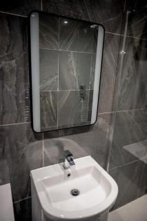 High spec studio - Sleeps 2 - parking - 8