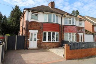 Stylish 3 Bedroom Doncaster Retreat with Garden & Driveway Parking - 9