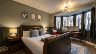 Stylish 3 Bedroom Doncaster Retreat with Garden & Driveway Parking - 7