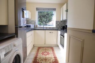 Stylish 3 Bedroom Doncaster Retreat with Garden & Driveway Parking - 4