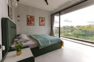 RE Oasis 5BHK Luxury Pure Veg Villa with Pool By Rare Earth Stays - 2
