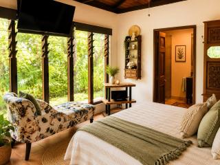 Gunnadoo Holiday Hut with Ocean Views and Jacuzzi - 1