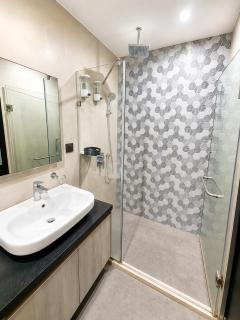 Executive 1-Bedroom Sea View Balcony AEON Towers Fast WiFi - 9
