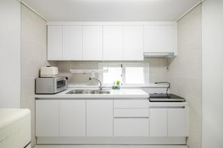 Sweet Home Stay near Sinchon & Ewha station - 3 Bedrooms & 4 Queen Beds, Max 8 - 7