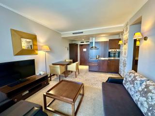 Modern Apartment in Royal Beach - 9