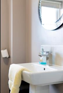Sheffield Boutique 4-Bed Home - 6
