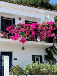 Zaros House. Two-Bedroom Traditional House with Sea Views in Kioni. - 9