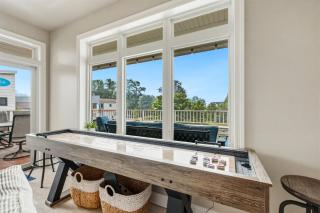 Sunny-Side Eggscape- Upscale Condo, Water Views & Unbeatable Location - 6