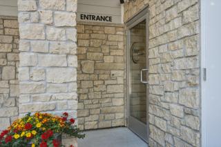 Sunny-Side Eggscape- Upscale Condo, Water Views & Unbeatable Location - 2