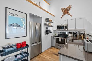 Chalet Chic Condo, Short Walk to Lift 7, Covered Parking condo - 1