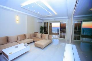 Spacious Seafront Residence - 9