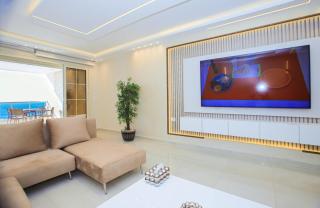 Spacious Seafront Residence - 5