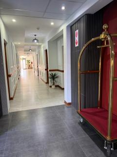 The Royal Gem Hotel - 2