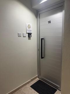 Trinity Breeze Renovated 2BR Close to Trinity Beach with Private Parking - 8