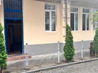 Heart of the city Spacious 3 Bedroom Apartment in Old Batumi Sleeps 6 - 9