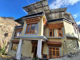 Brokpa ibex home stay - 0