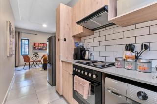 Chic Studio Apt-Central location to Sandton City, Melrose Arch and Rosebank with Pool, Gym and Office Spaces - Self Check In - 8