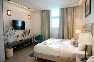 The Quiet Loft - Premium Studio with City Views - 7