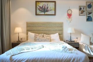 The Quiet Loft - Premium Studio with City Views - 3