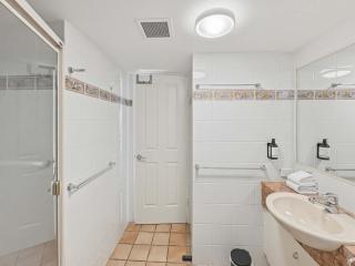 Ocean View 1BR Large Corner Balcony - 2