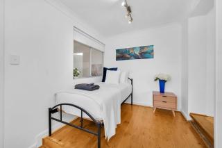 11 Guests 6BR, 5 plus 1 Self Contained Granny Flat - 4