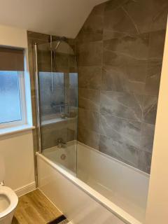Comfortable Double Bedroom in Family Home, with your own private bathroom - 4