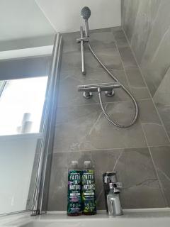 Comfortable Double Bedroom in Family Home, with your own private bathroom - 3