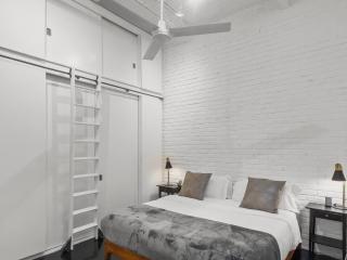 Sunlit Loft - Gym, Steam Shower, Rooftop Deck - 2