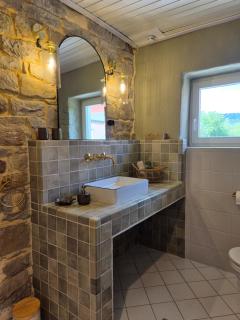 Quiet rural farmhouse accommodation with lots of nature - 7