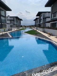 Dreamlike Three-Bedroom Apartment - Olive Court I - 8