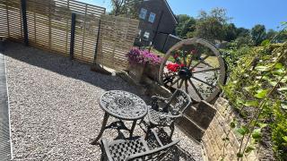 Cute and Cosy detached guesthouse with parking and outside space - 2