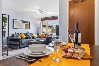 1Bed Ground Floor Apartment Near Gatwick By GuestNest Management Short Lets & Serviced Accommodation Crawley With Free Parking And WiFi - 2