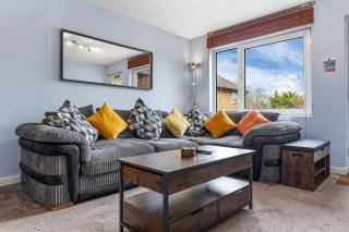1Bed Ground Floor Apartment Near Gatwick By GuestNest Management Short Lets & Serviced Accommodation Crawley With Free Parking And WiFi - 1